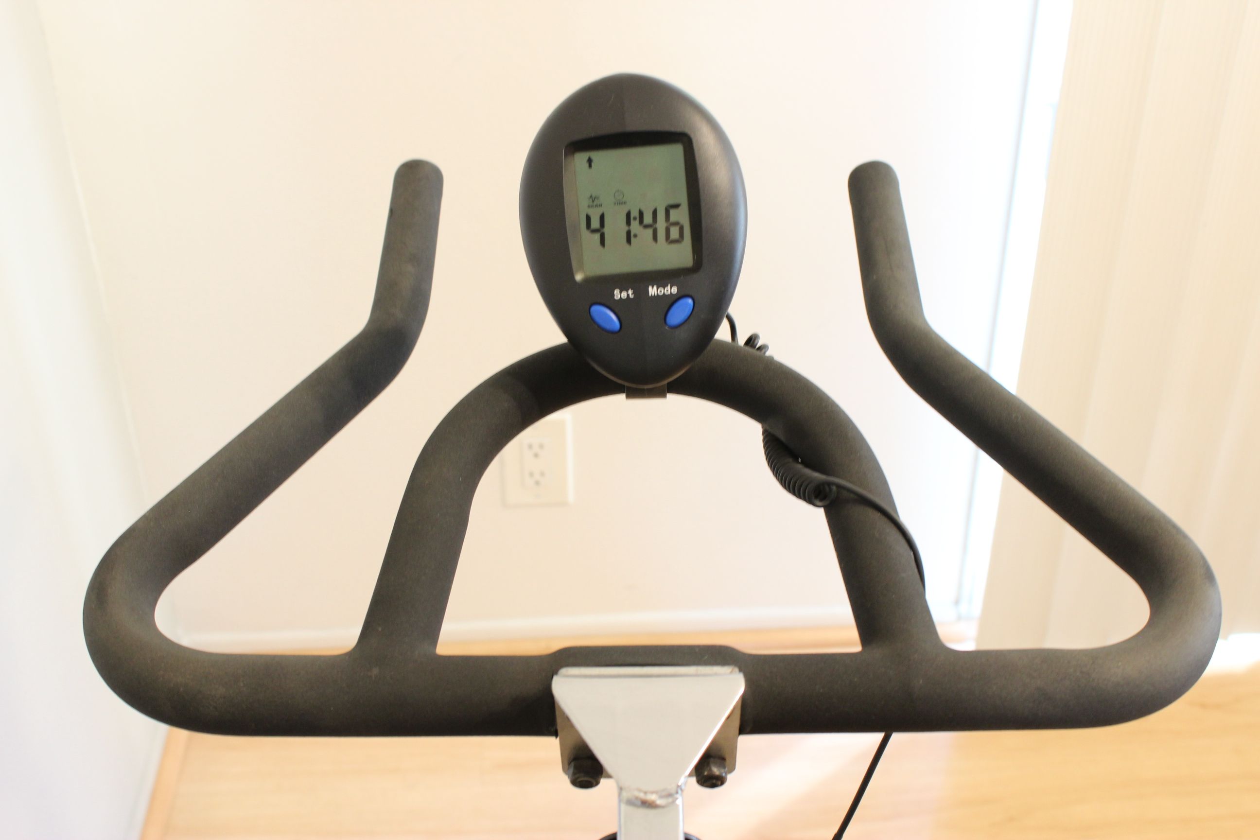 Gold's Gym Cycle Trainer 310 Spin Bike Stationary Indoor Upright Exercise Workout Cycling