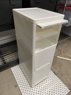 Container Store Plastic Storage In Great Shape