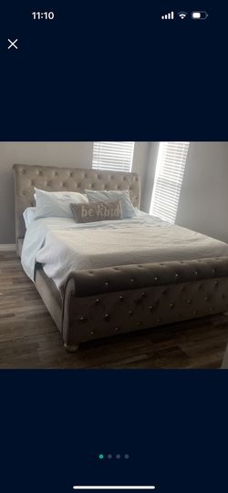 Cali King Velvet Gray Frame Board