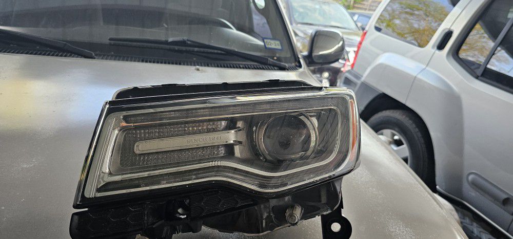 OEM| 2015 - 2021 Jeep Grand Cherokee Xenon HID Headlight (Left/Driver)