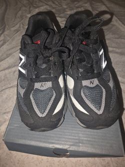 KIDS GREY & BLACK NEW BALANCE 9060- SIZE 12