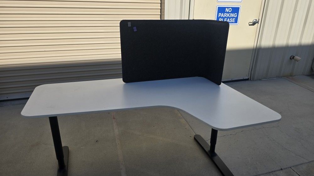 Work Desk/ Work Station