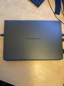 Eluktronics N870HK1 powerful Gaming laptop 17 inch