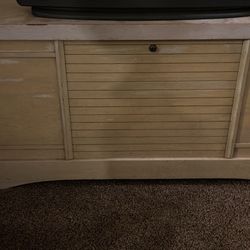 Beautiful cedar chest looks like one that not even the original one this one just to make sure that that is actually supposed to hapsupposed to happen