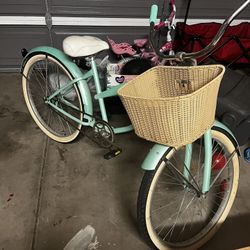 Woman’s Cruiser Bike 