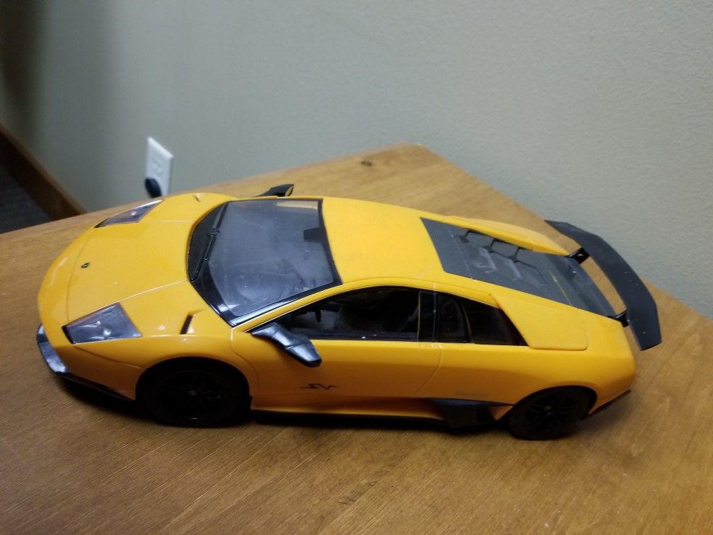 1/14 Scale Lamborghini Murcielago LP670-4 SV Radio Remote Control Model Car R/C RTR (Yellow)