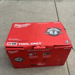  Milwaukee 18V Cordless 6-1/2 in. Circular Saw (Tool-Only)