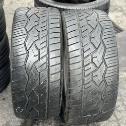 PAIR OF TIRES 305 40 22 NITTO 85% LIFE