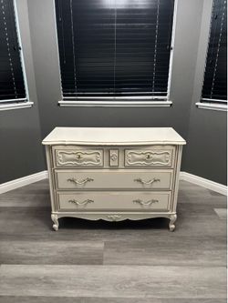 Vintage Style Dresser