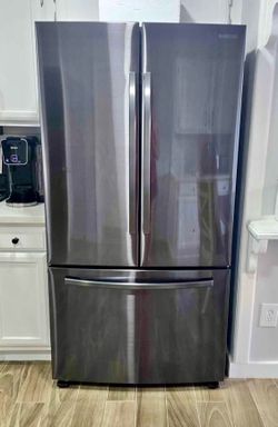 Samsung RF28T5001SG French Door Refrigerator – 28 cu ft – Works Great (Ice Maker Needs to be flushed)