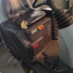 Ride On Floor Scrubber 