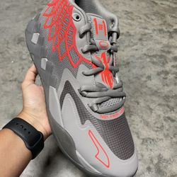 PUMA X LAMELO BALL MB.01 Rock Ridge-red Blast