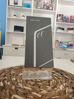 Galaxy Z Flip7 5G 6.9" (Unlocked) 512GB Jet Black New