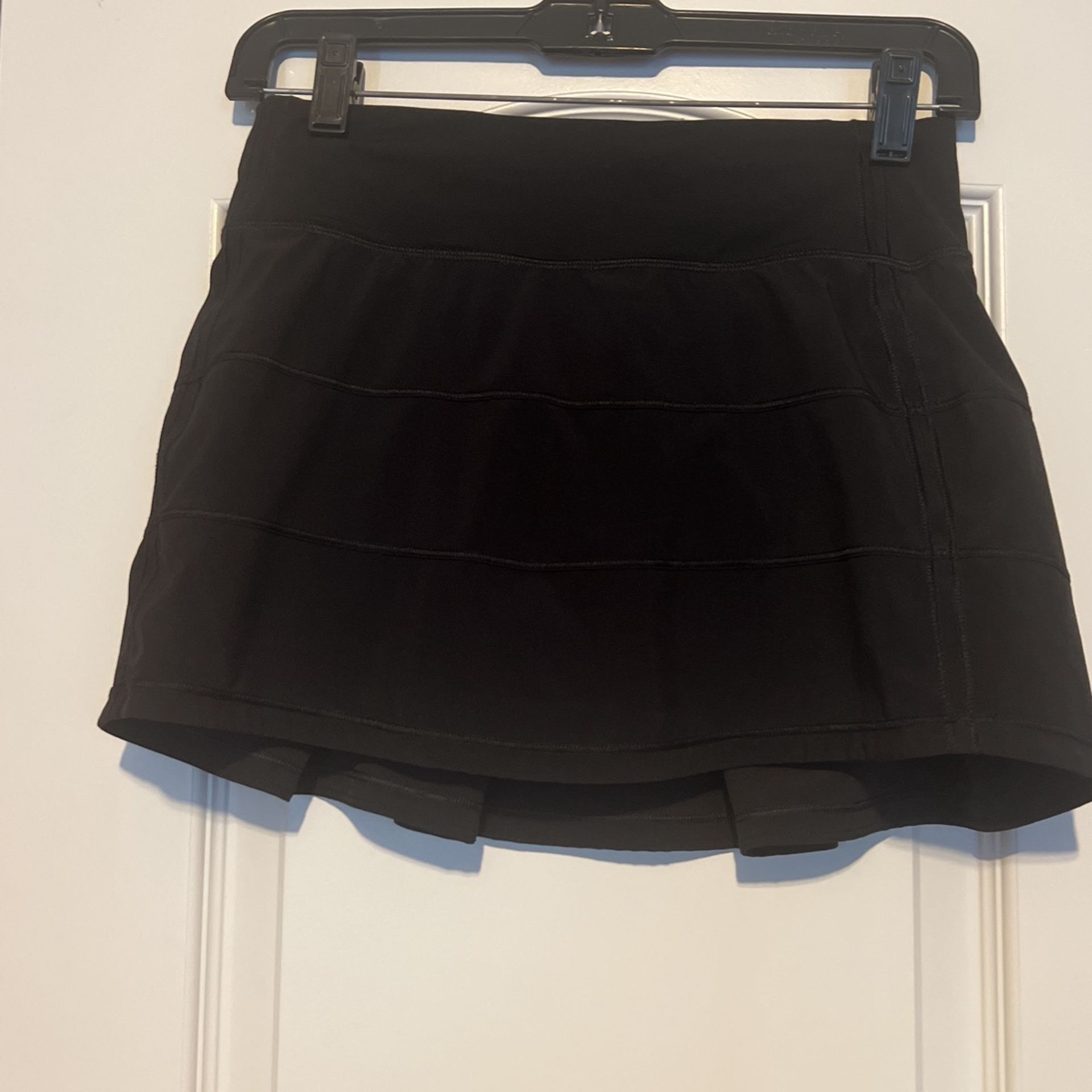 Lululemon Size 2 Black Skort