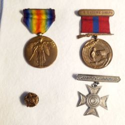 World War One Marine Corps Medal Set With Discharge Lapel Pin