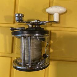 Vintage Fishing Reel! MADE IN USA - True Temper, 113D