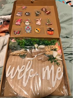 Interchangeable seasonal Welcome sign
