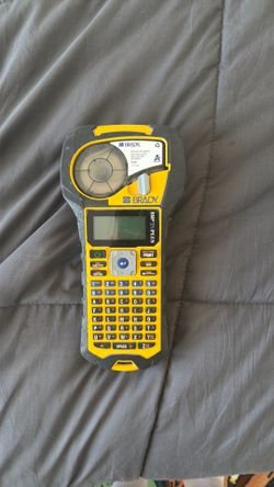 BRADY PORTABLE LABEL PRINTER WITH BRAND NEW BATTERIES