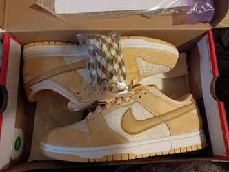 Women's Nike Dunk Low LX Size 9