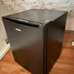 Galanz Mini Fridge – Compact Refrigerator – Black – Works Perfectly 