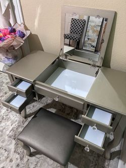 Vanity set