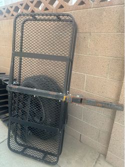 Cargo carrying rack for hitch