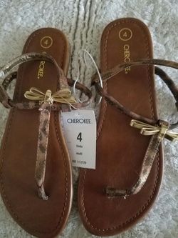 Girl size 4 sandals