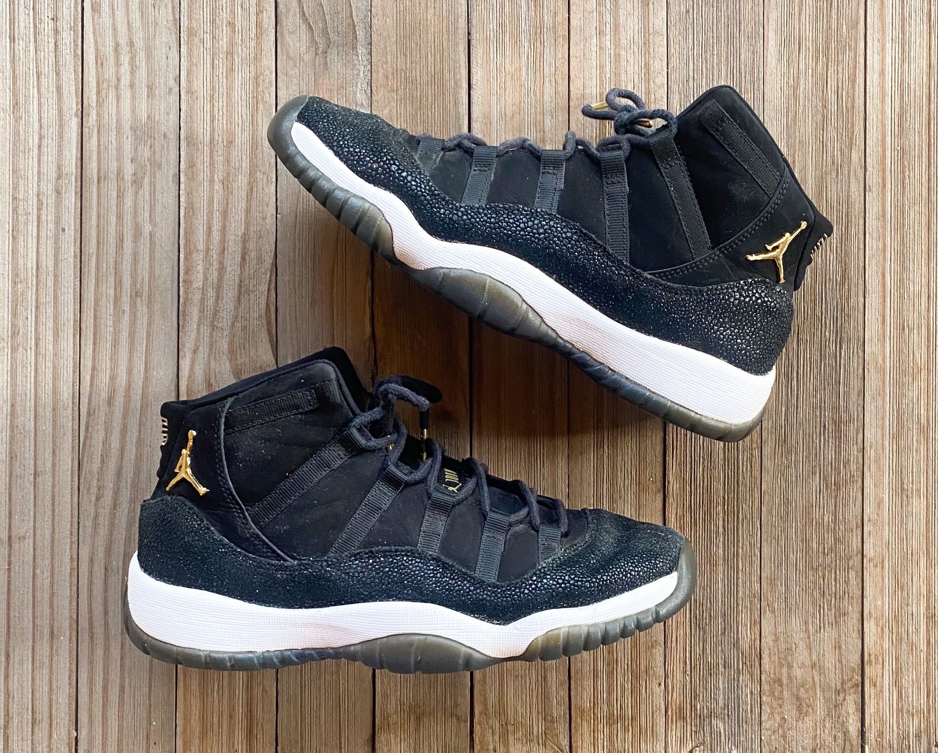 Jordan retro 11 heiress black sale
