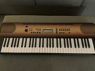 Yamaha PSRE360 Keyboard.