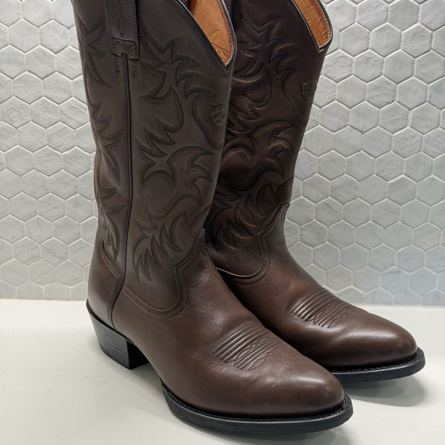 Ariat Men’s 8.5D Heritage R-Toe boot NEW