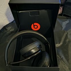 Beats On Ear Solo 3 ( Hardly Used ) Best Offer 