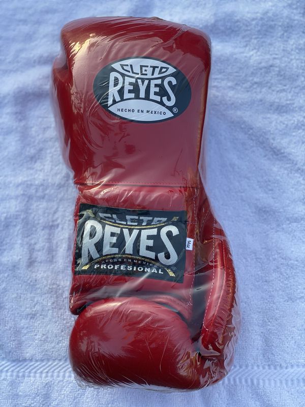 Cleto Reyes Boxing Gloves 14oz Laced Red for Sale in Santa Ana, CA - OfferUp