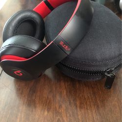 Beats Studio 3 Headphones With Case 120$