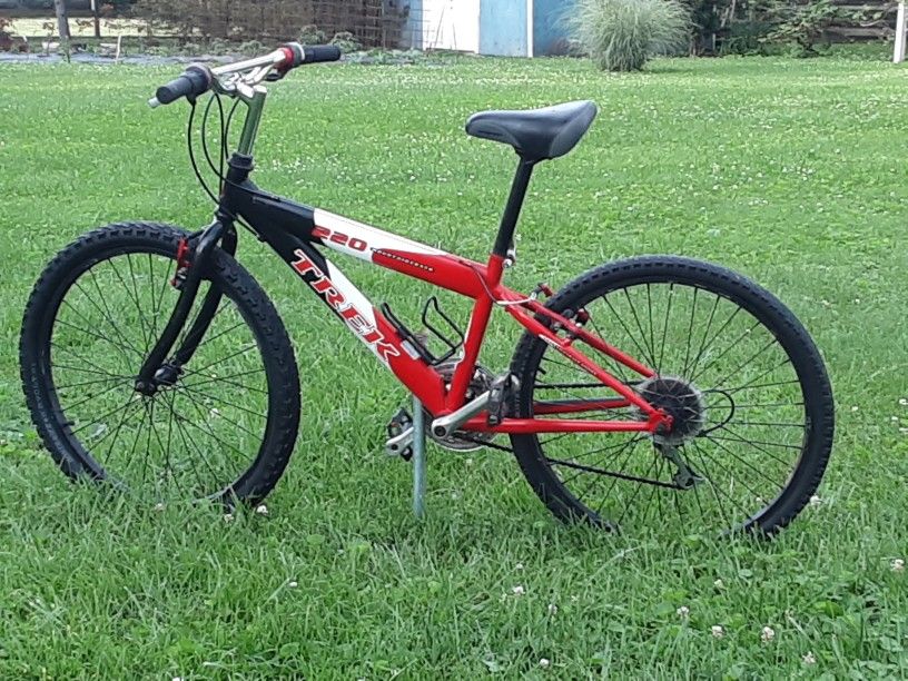 Super Nice READY TO RIDE HIGH END TREK .... 24" Mountain Bike