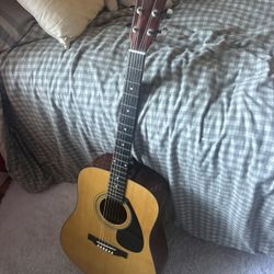 Acoustic Guitar Yamaha Dreadnought 