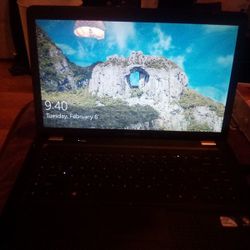 Compac 14 Inch Laptop In Excellent Condition 
