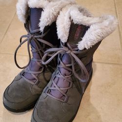 Columbia Women's Size 8 Waterproof Snow Boots