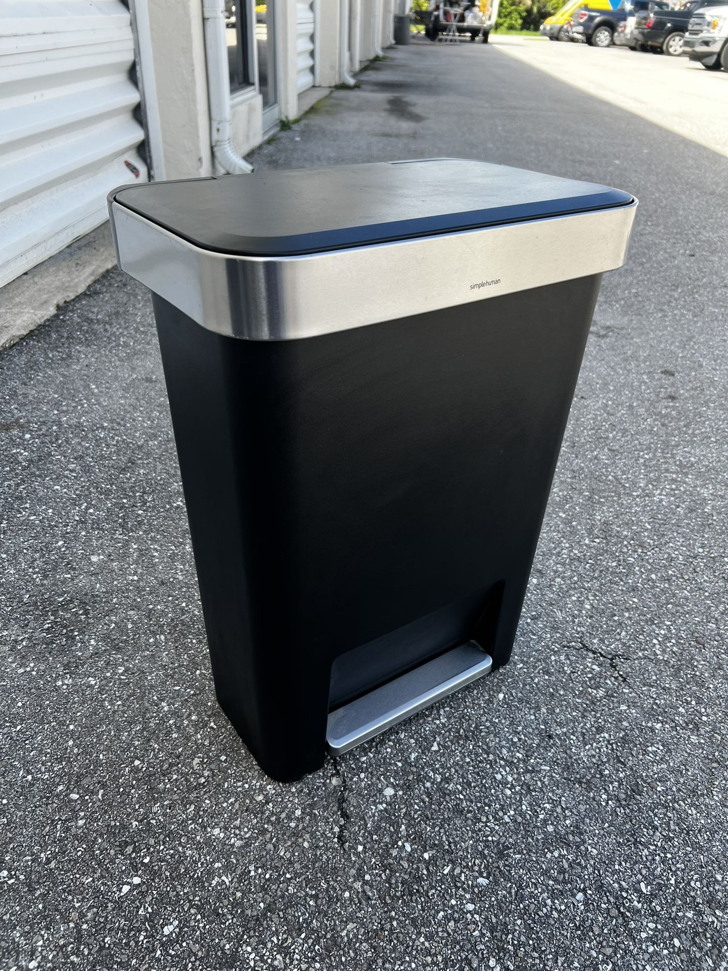 Simple Human Flip Top Step Trash Garbage Can Waste Basket! Good condition! 18.5x12.5x25.5in