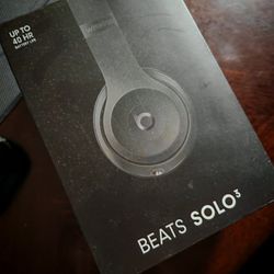 Beat Solo 3 Headphones (Almost New)