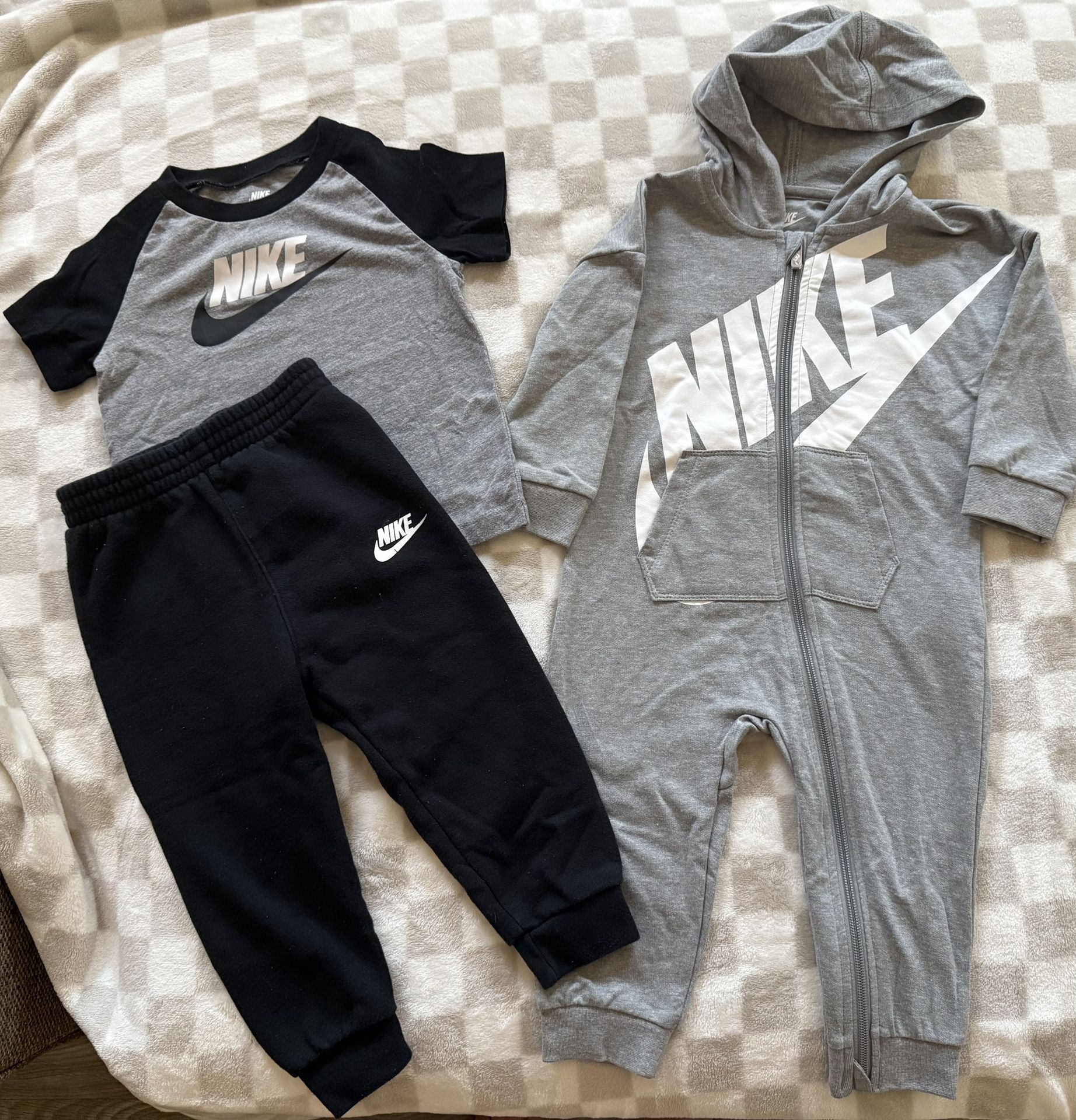 Toddler boy Nike clothing size 18 & 24 months