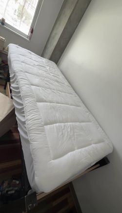Pullover Mattress Topper (TWIN XL), Doesnt Come With Mattress Itself