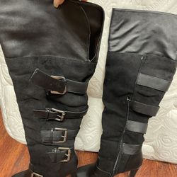 Black Heeled Boots 