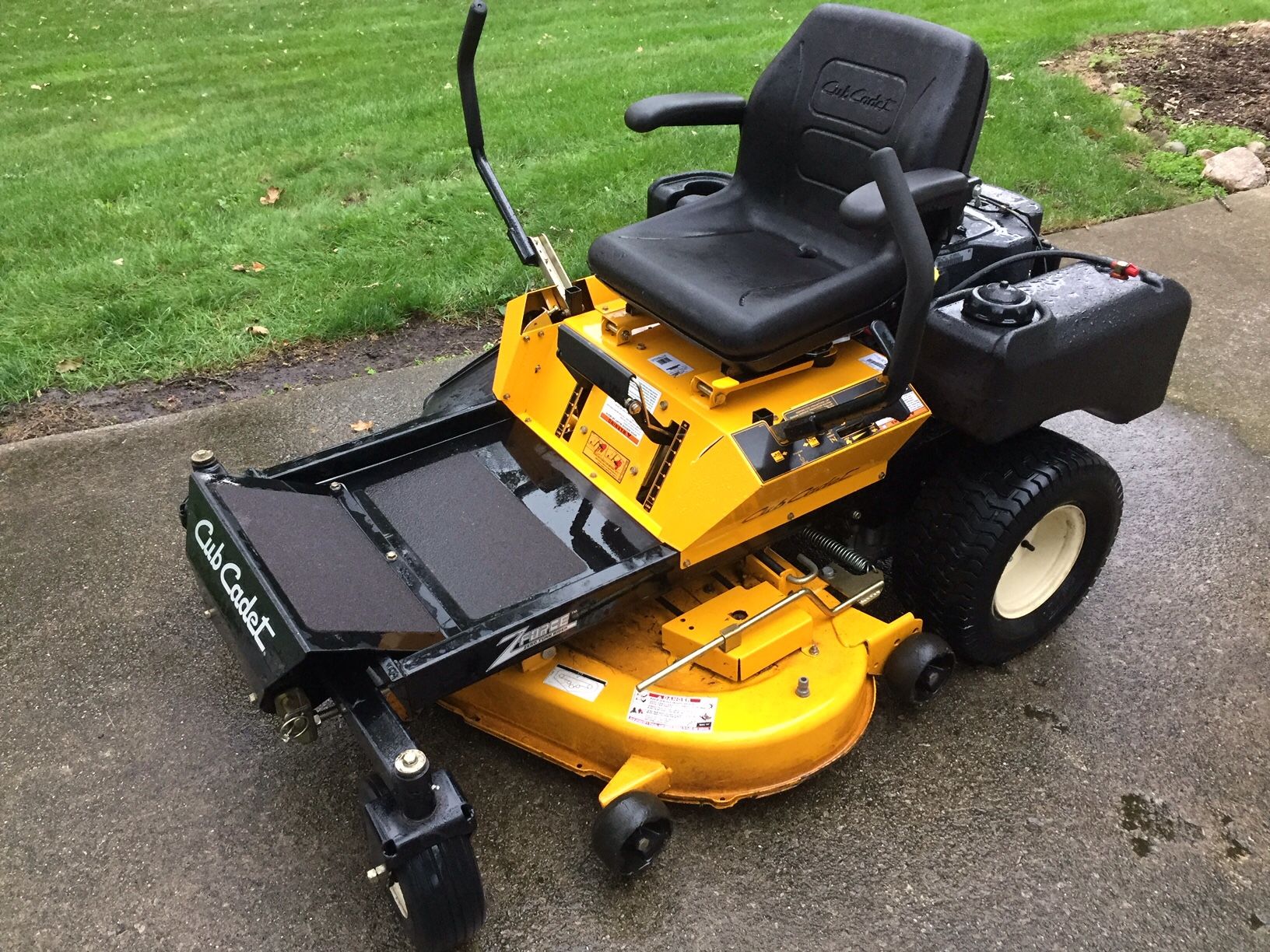Cub Cadet Z Force Zero Turn mower 44" Deck Great Shape runs Great very
