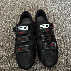 Clipless shoes/Cleat shoes (bike)