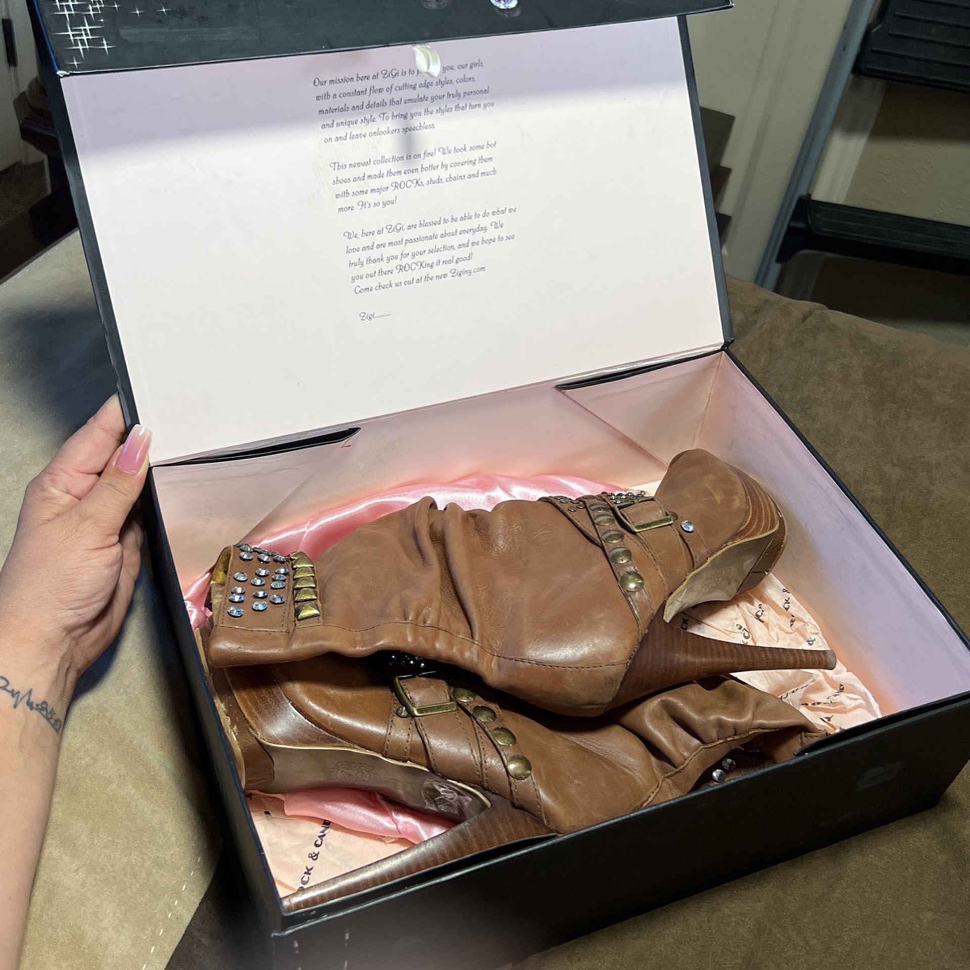 Women Bedazzled Boot Heels Size 7