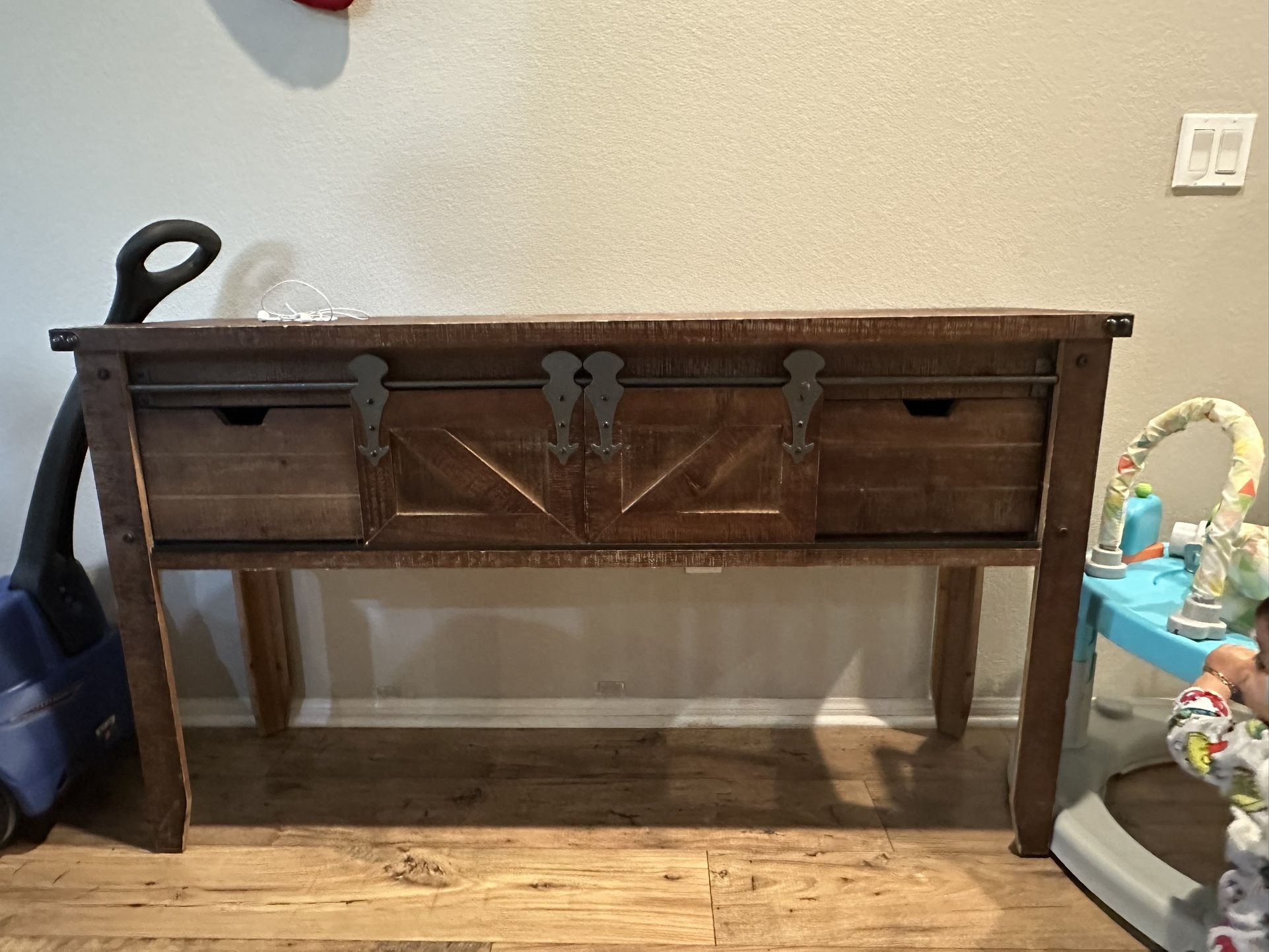 Entry door Console table