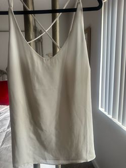 Women’s white top