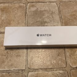 Apple Watch SE (GPS, 40mm) - Gold Aluminum Case with Starlight Sport Band