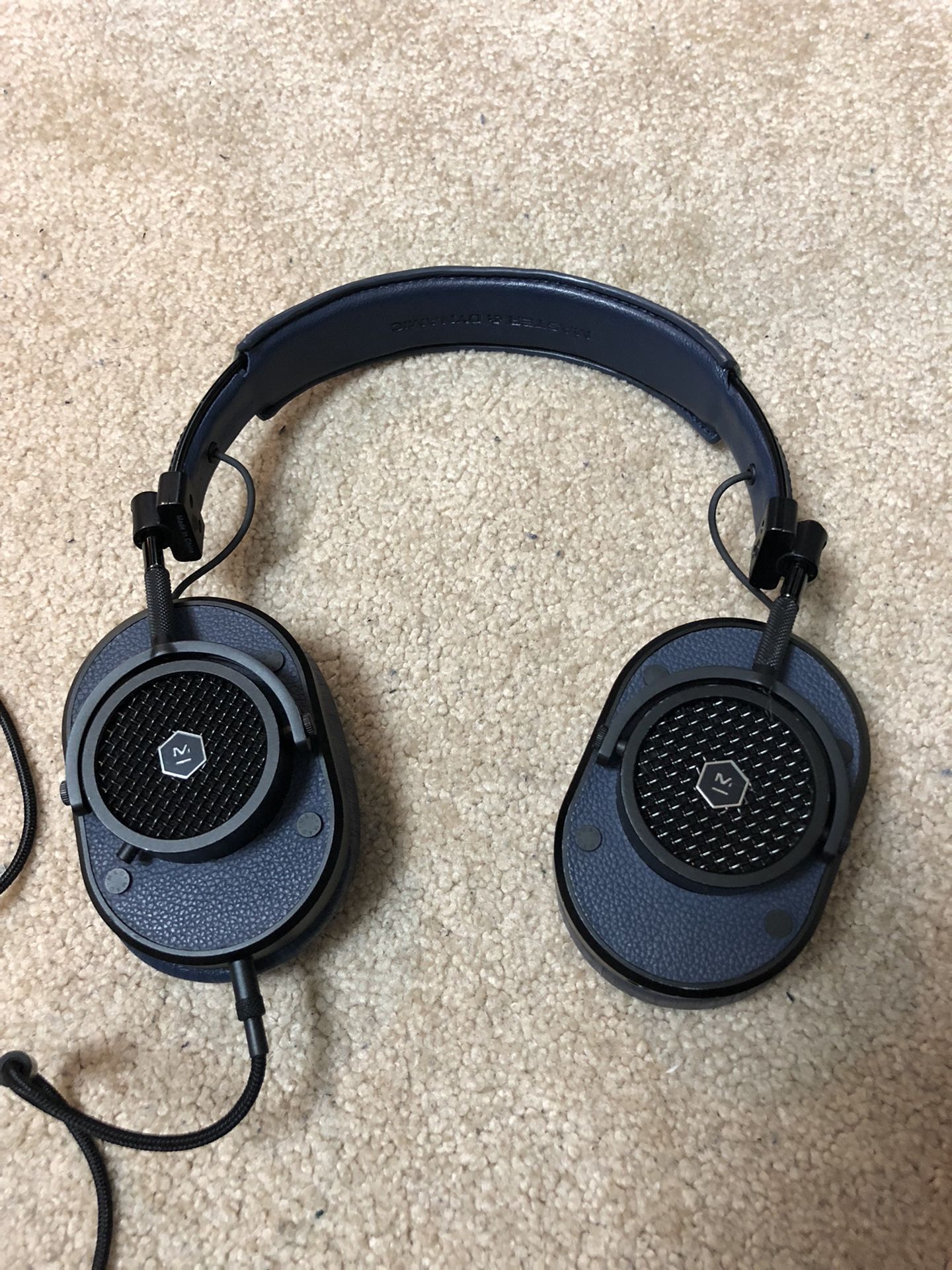 Master & Dynamic MH40 navy over ear headphones lamb skin and aux cable