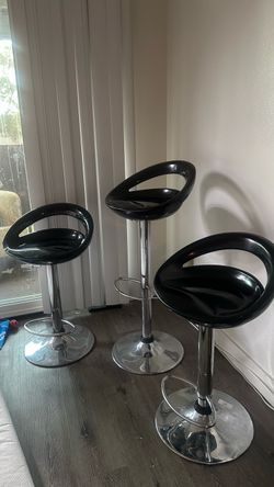 3 adjustable black bar stools